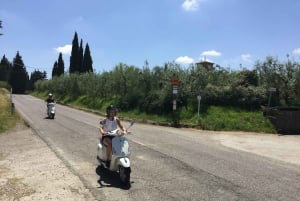 Florencia: Excursión en Vespa al Atardecer en el Chianti con Cata de Vino y Aceite