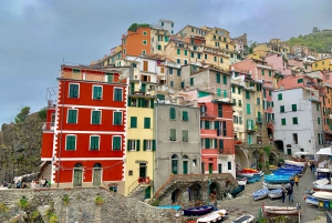 From Florence: Cinque Terre Day Trip by Bus