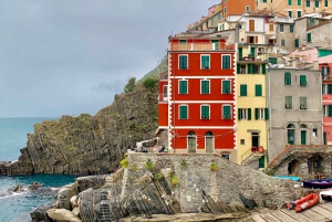 From Florence: Cinque Terre Day Trip by Bus