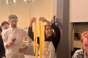Florence: Pasta Cooking Class with Unlimited Wine