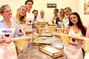 Florença: Visita ao campo com prova de vinhos e aula de massas