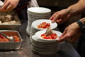 Florence: Dinner & Live Show Experience at Teatro del Sale