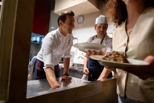 Florence: Dinner & Live Show Experience at Teatro del Sale