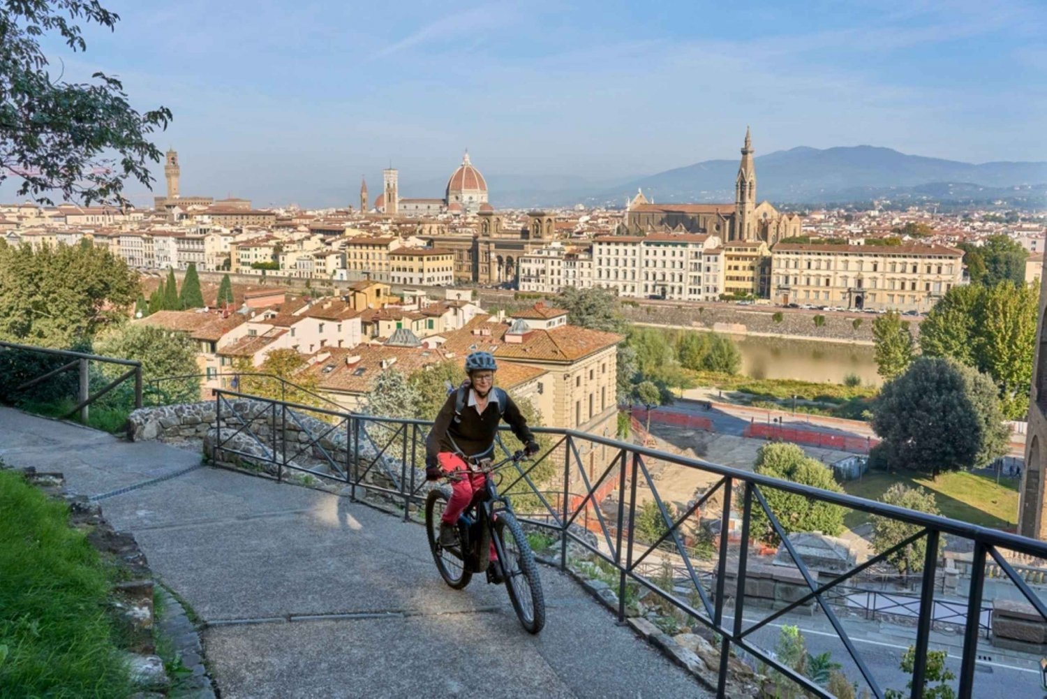 Firenze: tour della città in E-Bike con fermata a Piazzale Michelangelo
