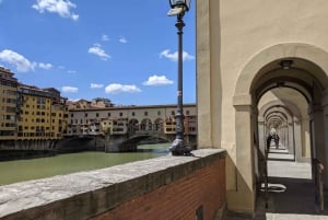 Firenze: Leje af E-Vespa med smartphone-tur og smagning