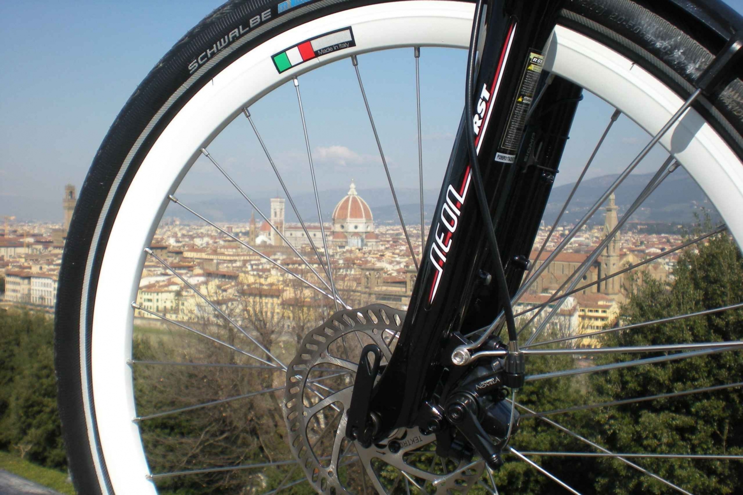Florence: Electric Bike Tour with Wine & Local Products