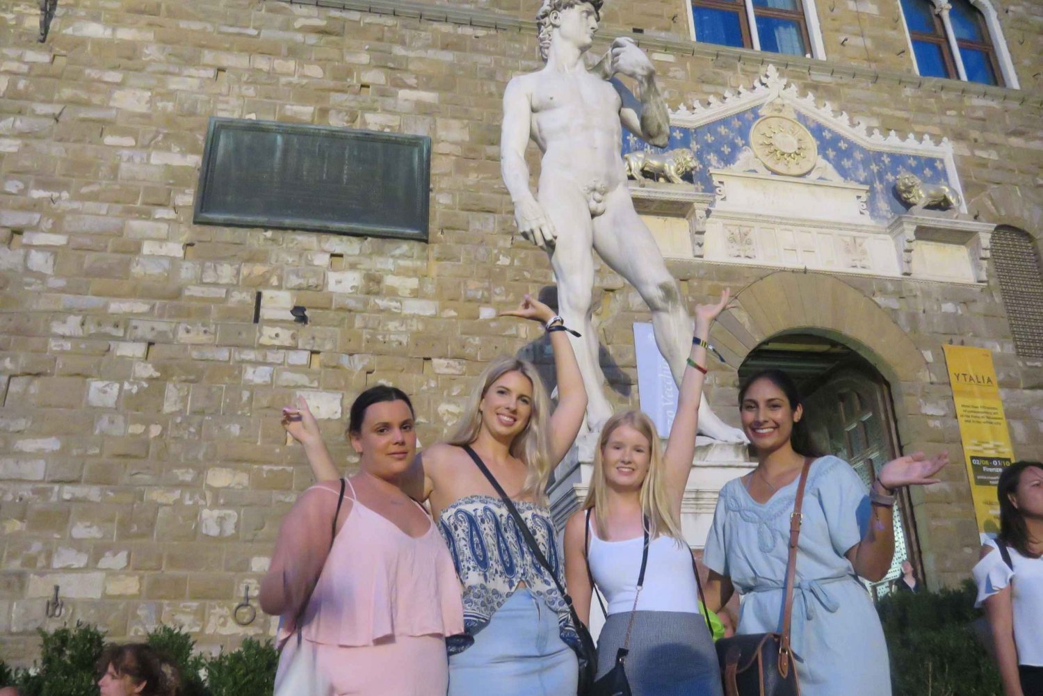 Florence: Evening Walking Tour & All-You-Can-Eat Aperitivo
