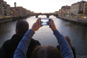 Florence: Evening Walking Tour & All-You-Can-Eat Aperitivo