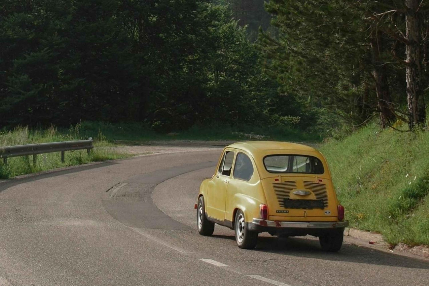 Florence: Explore Chianti by Vintage Car with Wine Tasting