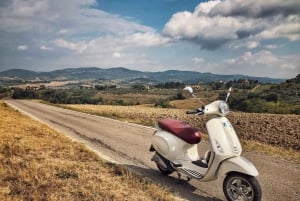 Florence: Full-Day Tuscany Vespa Tour in Chianti