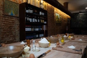Florence: Pasta & Tiramisu Cooking Class with Unlimited Wine