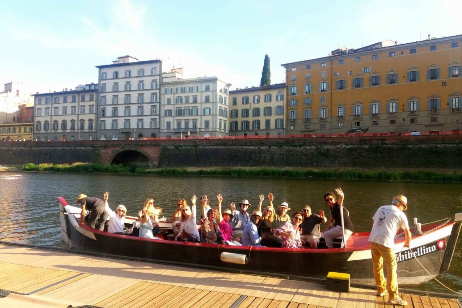 Florence: Gondola Boat Tour with Wine or Coffee and Snack