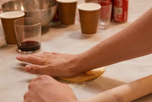 Firenze: Paikallisten ruokamarkkinoiden kiertoajelu ja ruoanlaittokurssi viinin kanssa.