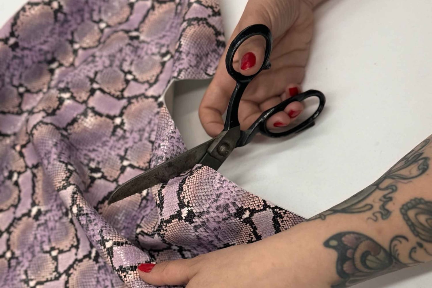 Firenze: Laboratorio di creazione di portafogli in pelle con caffè