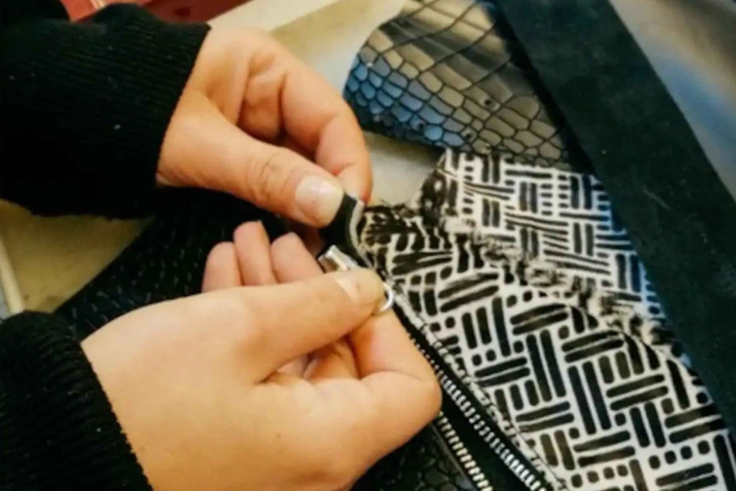 Firenze: Laboratorio di creazione di portafogli in pelle con caffè