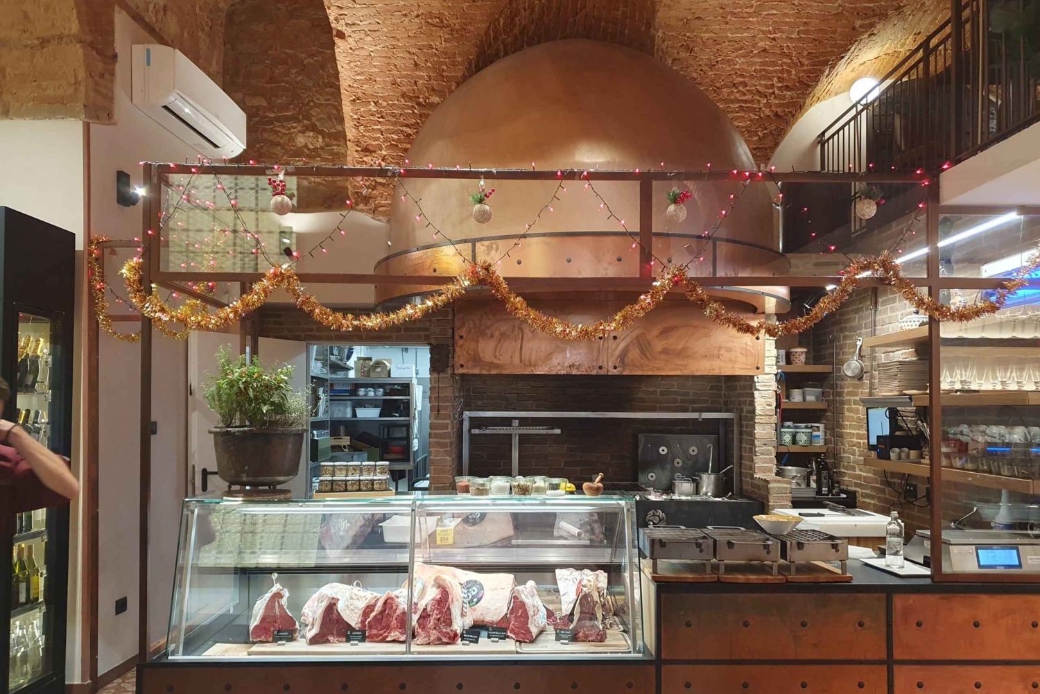 Florence: Live Grill Show & Steak Dinner with Wine