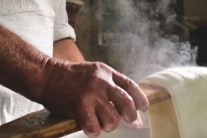 Florence: Mozzarella Making Workshop with Wine Tasting