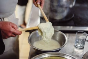 Florence: Mozzarella Making Workshop with Wine Tasting