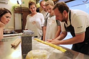 Firenze: Pasta og dessert madlavningskursus med drinks