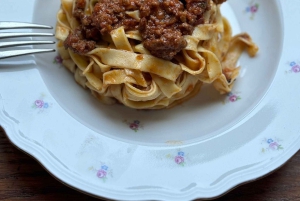 Florence: Pasta and Tiramisu Cooking Class with Chef Sara