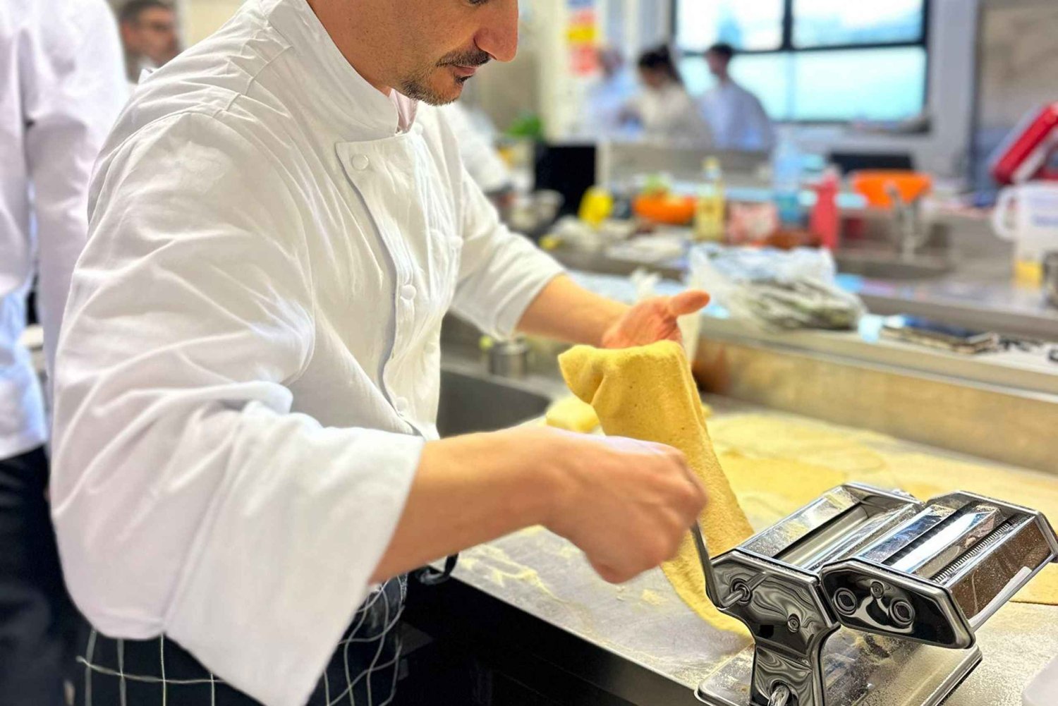 Florença: aula de fazer massa com jantar, vinho e... cante!