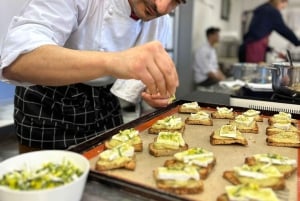Florença: aula de fazer massa com jantar, vinho e... cante!
