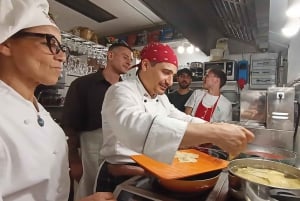 Florença: aula de fazer massa com jantar, vinho e... cante!