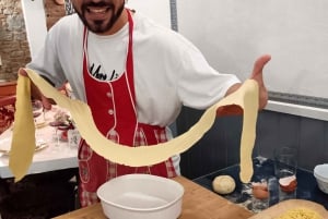 Florença: aula de fazer massa com jantar, vinho e... cante!