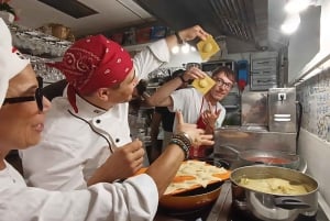 Florença: aula de fazer massa com jantar, vinho e... cante!