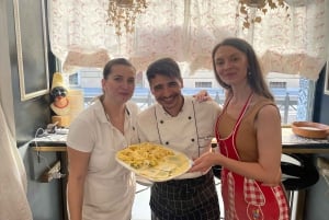 Florença: aula de fazer massa com jantar, vinho e... cante!