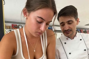 Florença: aula de fazer massa com jantar, vinho e... cante!