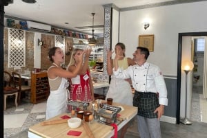 Florença: aula de fazer massa com jantar, vinho e... cante!