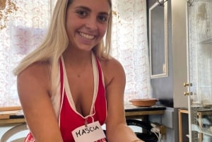 Florença: aula de fazer massa com jantar, vinho e... cante!