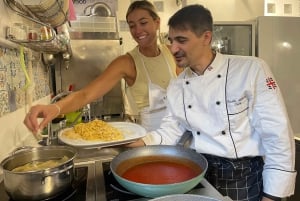 Florença: aula de fazer massa com jantar, vinho e... cante!