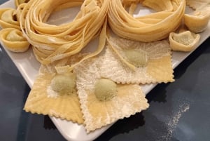 Florença: aula de fazer massa com jantar, vinho e... cante!