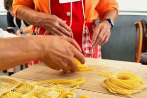 Firenze: Pastanvalmistuskurssi, jossa on illallinen, viiniä ja... laulamista!