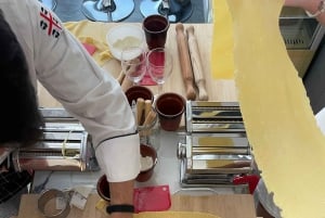 Firenze: Pastanvalmistuskurssi, jossa on illallinen, viiniä ja... laulamista!