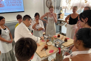 Firenze: Pastanvalmistuskurssi, jossa on illallinen, viiniä ja... laulamista!