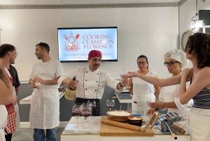 Firenze: Pastanvalmistuskurssi, jossa on illallinen, viiniä ja... laulamista!