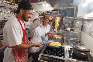 Firenze: Pastanvalmistuskurssi, jossa on illallinen, viiniä ja... laulamista!