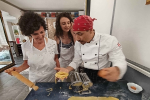 Firenze: Pastanvalmistuskurssi, jossa on illallinen, viiniä ja... laulamista!
