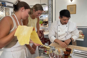 Firenze: Pastanvalmistuskurssi, jossa on illallinen, viiniä ja... laulamista!