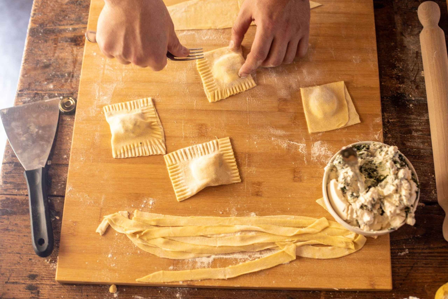 Firenze: Pasta & Tiramisu Class with Unlimited Wine (Pasta & Tiramisu Class with Unlimited Wine)