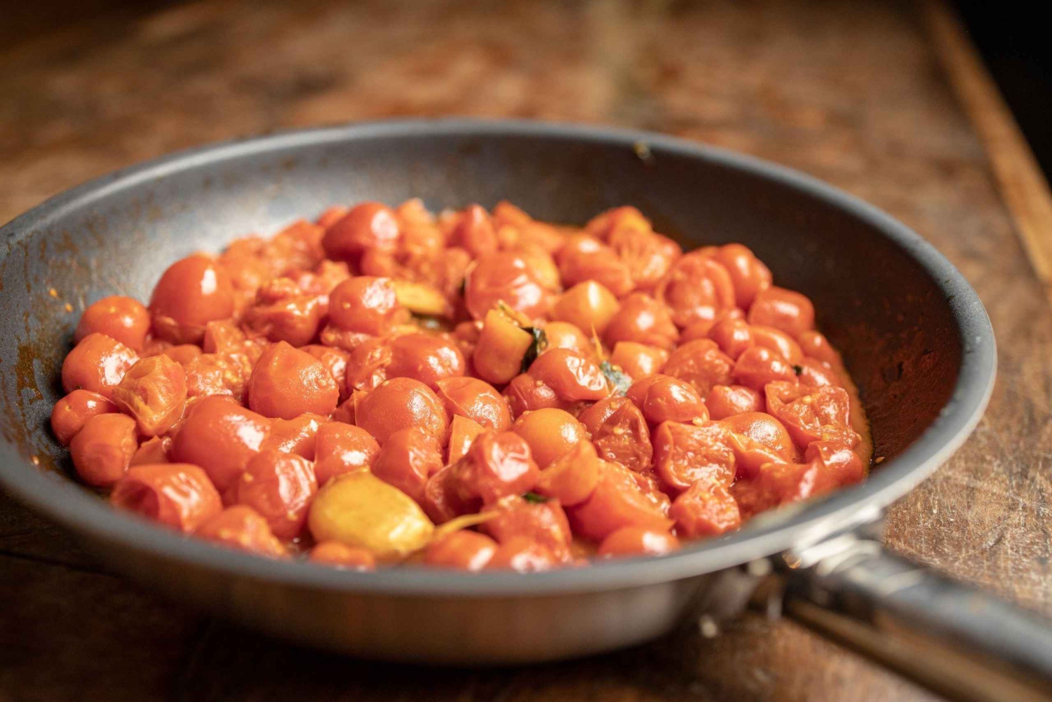 Firenze: Pasta & Tiramisu Class with Unlimited Wine (Pasta & Tiramisu Class with Unlimited Wine)