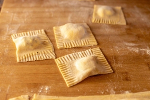 Firenze: Pasta & Tiramisu Class with Unlimited Wine (Pasta & Tiramisu Class with Unlimited Wine)