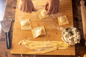 Firenze: Pasta & Tiramisu Class with Unlimited Wine (Pasta & Tiramisu Class with Unlimited Wine)