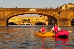 フィレンツェ：ヴェッキオ橋と市内観光ガイド付きカヤッククルーズ