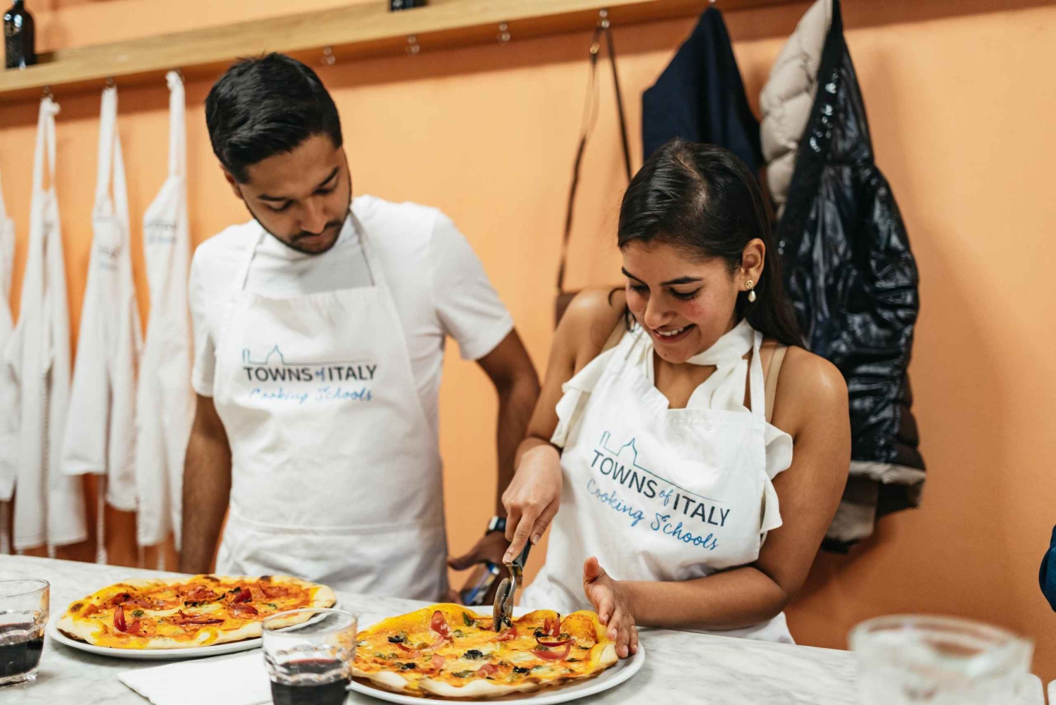 Firenze: Kursus i tilberedning af premium pizza og gelato med vin