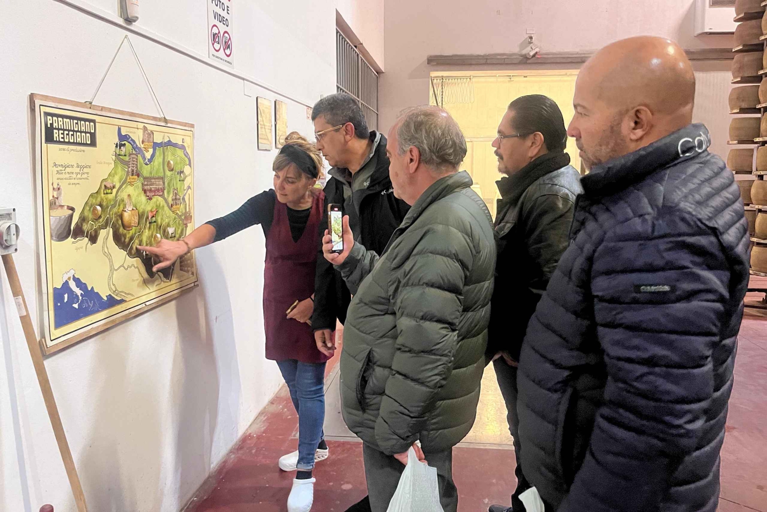 Florencja: prywatna wycieczka Ferrari, degustacja parmigiano i balsamiczna