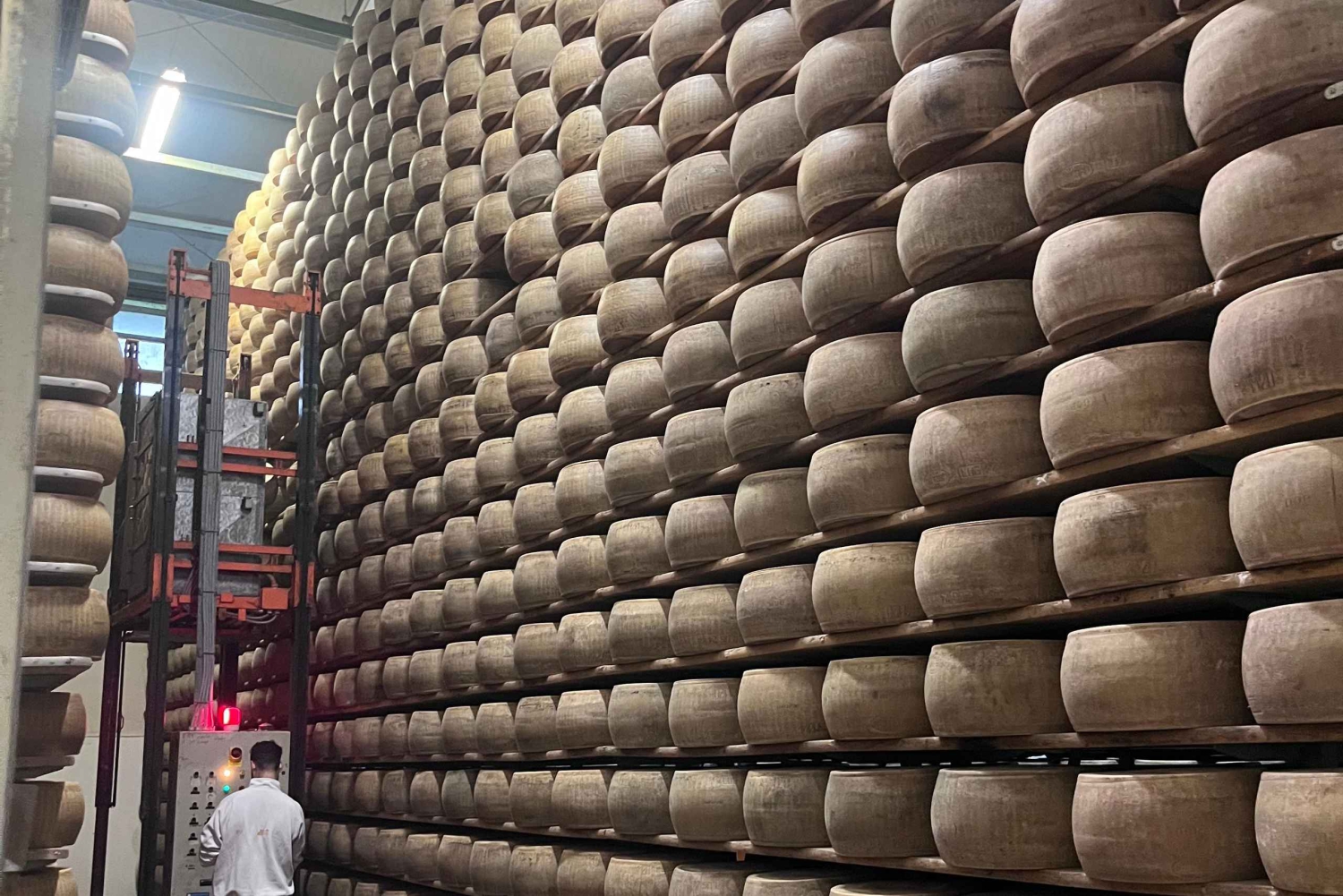 Florencja: prywatna wycieczka Ferrari, degustacja parmigiano i balsamiczna